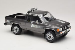 Toyota Hilux N50 Xtra Cab 4x4 Šedá Metalíza KK-Scale 1:18 KKDC181563 Kov – obrázok 4 z 6