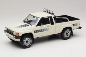 Toyota Hilux N50 Xtra Cab 4x4 Biely KK-Scale 1:18 KKDC181564 Kov