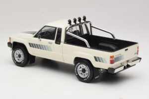 Toyota Hilux N50 Xtra Cab 4x4 Biely KK-Scale 1:18 KKDC181564 Kov – obrázok 5 z 6