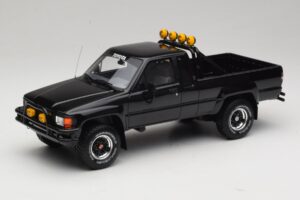Toyota Hilux N60 SR5 Back to the Future II Lesklá Čierna Otto 1:18 OT481 Živica