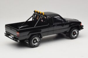 Toyota Hilux N60 SR5 Back to the Future II Lesklá Čierna Otto 1:18 OT481 Živica – obrázok 2 z 6