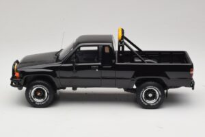 Toyota Hilux N60 SR5 Back to the Future II Lesklá Čierna Otto 1:18 OT481 Živica – obrázok 3 z 6