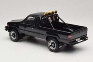 Toyota Hilux N60 SR5 Back to the Future II Lesklá Čierna Otto 1:18 OT481 Živica – obrázok 5 z 6