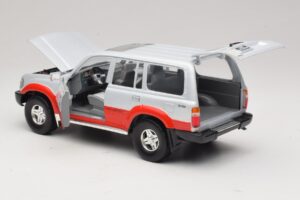 Toyota Land Cruiser J80 Strieborná Červená Road Legends 1:18 92098 Kov – obrázok 5 z 8