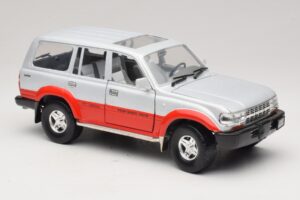 Toyota Land Cruiser J80 Strieborná Červená Road Legends 1:18 92098 Kov – obrázok 6 z 8