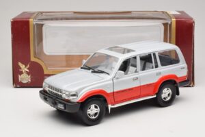 Toyota Land Cruiser J80 Strieborná Červená Road Legends 1:18 92098 Kov – obrázok 8 z 8