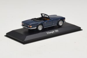 Triumph TR6 Tmavomodrá Maxichamps 1:43 940132570 Diecast – obrázok 2 z 5