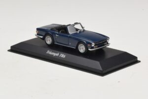Triumph TR6 Tmavomodrá Maxichamps 1:43 940132570 Diecast – obrázok 3 z 5