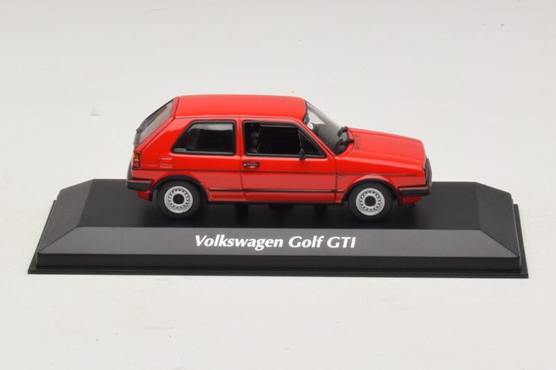 Volkswagen Golf GTI Mk2 Červený Maxichamps 1:43 940054121 Kov