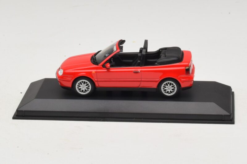 Volkswagen Golf Mk4 Kabriolet Červený Dealerská Edícia Minichamps 1:43 GOLF006 Kov