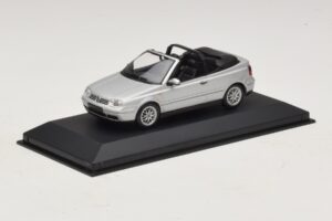 Volkswagen Golf Mk4 Kabriolet Strieborný Dealerská Edícia Minichamps 1:43 GOLF004 Kov – obrázok 2 z 5