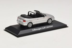 Volkswagen Golf Mk4 Kabriolet Strieborný Maxichamps 1:43 940058331 Kov – obrázok 2 z 5