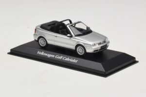 Volkswagen Golf Mk4 Kabriolet Strieborný Maxichamps 1:43 940058331 Kov – obrázok 3 z 5