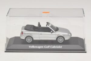 Volkswagen Golf Mk4 Kabriolet Strieborný Maxichamps 1:43 940058331 Kov – obrázok 4 z 5