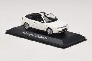 Volkswagen Golf Mk4 Kabriolet Biely Maxichamps 1:43 940058330 Kov – obrázok 3 z 5