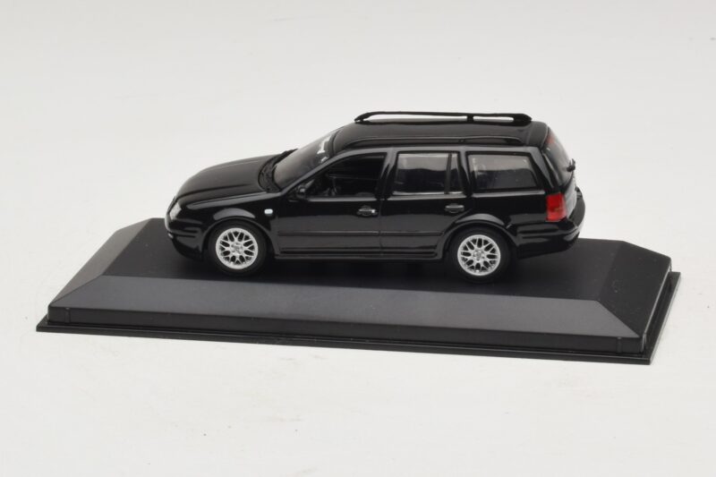 Volkswagen Golf Mk4 Variant Sport Highline BBS Edition Čierny Náhradná Škatuľa Minichamps 1:43 Volkswagen Golf Mk4 Variant Sport Highline BBS Edition Čierny Náhradná Škatuľa Minichamps 1:43 GOLF008-R1 Kov