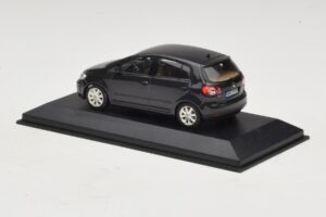 Volkswagen Golf Plus Mk5 Čierny Minichamps 1:43 GOLF007 Kov – obrázok 3 z 5