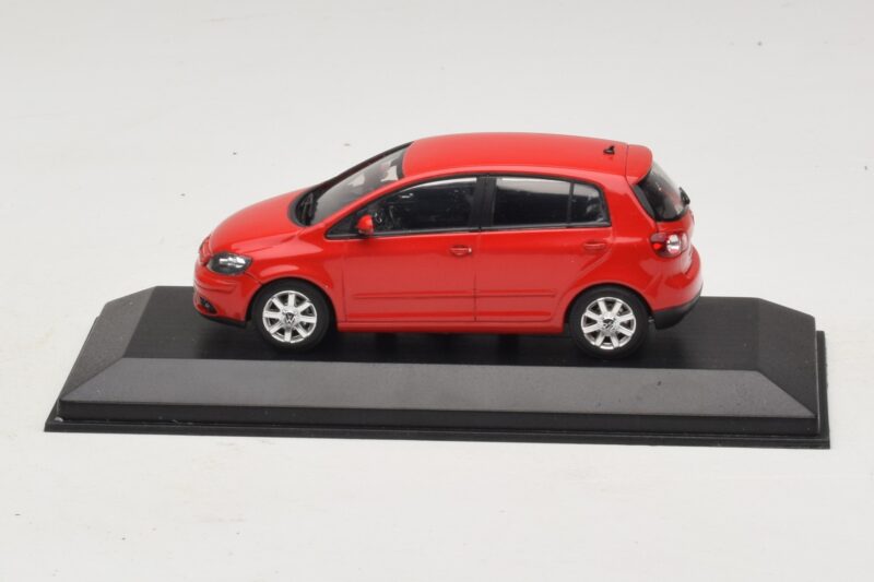 Volkswagen Golf Plus Mk5 Tornado Red Náhradná Škatuľa Minichamps 1:43 821911110-R1 Kov