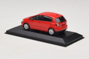 Volkswagen Golf Plus Mk5 Tornado Red Náhradná Škatuľa Minichamps 1:43 821911110-R1 Kov – obrázok 3 z 5