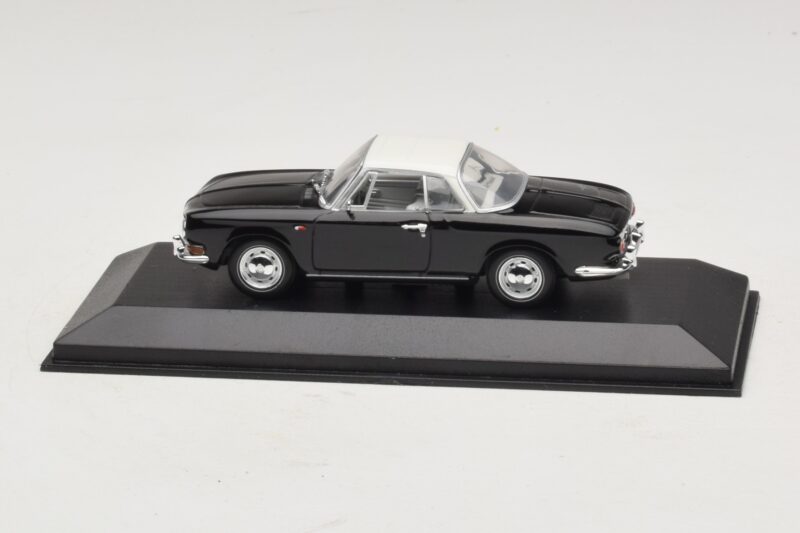 Volkswagen Karmann Ghia Čierny s bielou strechou Minichamps 1:43 430050224 Kov