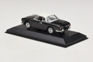 Volkswagen Karmann Ghia Čierny s bielou strechou Minichamps 1:43 430050224 Kov – obrázok 3 z 5