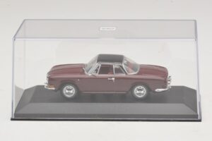 Volkswagen Karmann Ghia Červený S Čiernou Strechou Minichamps 1:43 GHIA002 Kov – obrázok 4 z 5