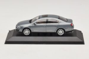 Volkswagen Passat B6 Šedá Metalíza Minichamps 1:43 PASSAT006 Kov