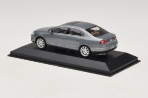 Volkswagen Passat B6 Šedá Metalíza Minichamps 1:43 PASSAT006 Kov – obrázok 3 z 5
