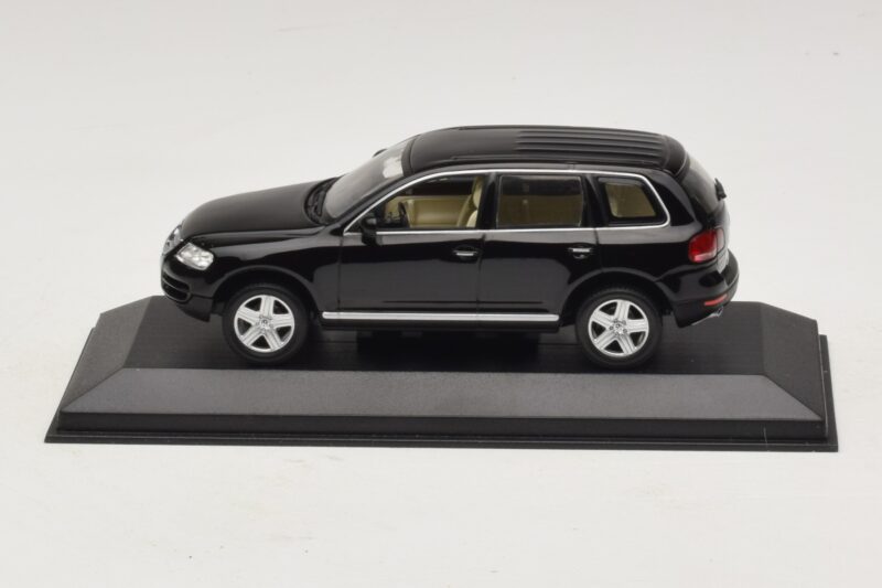 Volkswagen Touareg 7L Čierny Minichamps 1:43 TOUAREG002 Kov