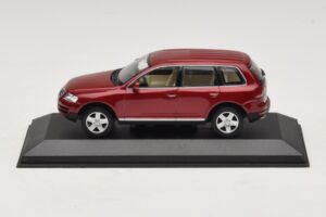 Volkswagen Touareg 7L Červený Minichamps 1:43 Volkswagen Touareg 7L Červený Minichamps 1:43 TOUAREG003 Kov