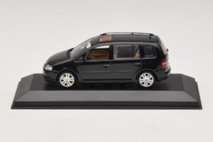 Volkswagen Touran 1T Čierny Minichamps 1:43 TOURAN005 Kov