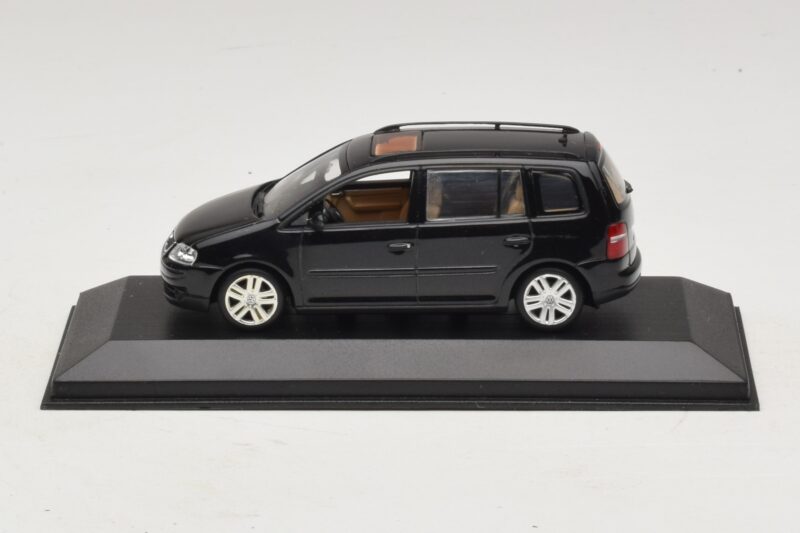 Volkswagen Touran 1T Čierny Minichamps 1:43 TOURAN005 Kov