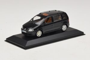 Volkswagen Touran 1T Čierny Minichamps 1:43 TOURAN005 Kov – obrázok 2 z 5