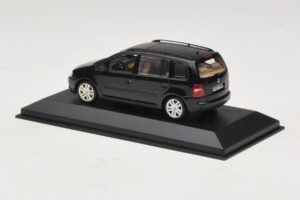 Volkswagen Touran 1T Čierny Minichamps 1:43 TOURAN005 Kov – obrázok 3 z 5