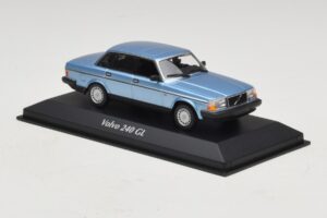 Volvo 240 GL Blue Metallic Maxichamps 1:43 940171400 Kov – obrázok 3 z 5