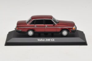 Volvo 240 GL Dark Red Metallic Maxichamps 1:43 940171401 Diecast