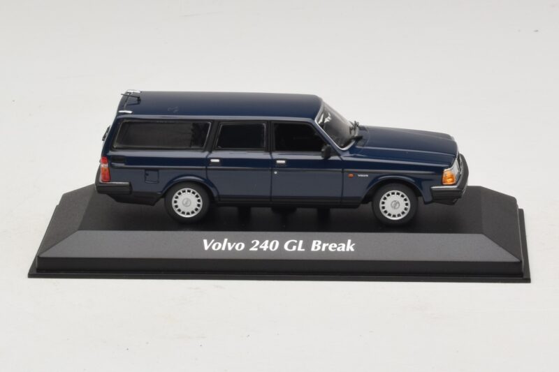 Volvo 240 GL Kombi Tmavomodrý Maxichamps 1:43 940171412 Kov