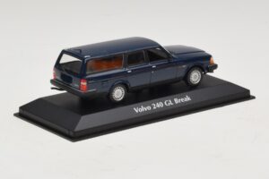 Volvo 240 GL Kombi Tmavomodrý Maxichamps 1:43 940171412 Kov – obrázok 2 z 5