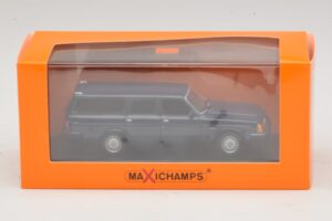 Volvo 240 GL Kombi Tmavomodrý Maxichamps 1:43 940171412 Kov – obrázok 5 z 5