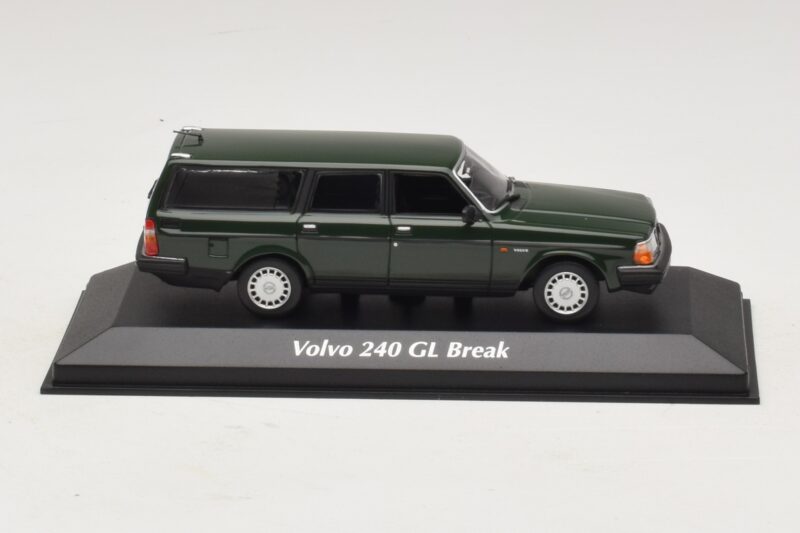 Volvo 240 GL Kombi Tmavo Zelená Maxichamps 1:43 Volvo 240 GL Kombi Tmavo Zelená Maxichamps 1:43 940171411 Kov