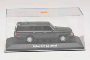 Volvo 240 GL Kombi Tmavo Zelená Maxichamps 1:43 940171411 Kov – obrázok 4 z 5