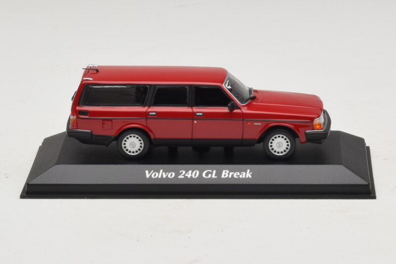 Volvo 240 GL Kombi Červený Maxichamps 1:43 940171410 Diecast