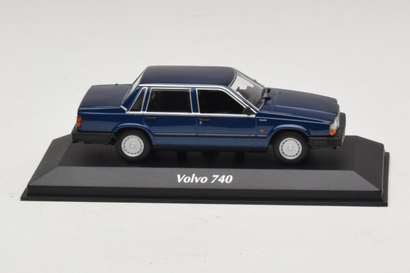 Volvo 740 Dark Blue Metallic Maxichamps 1:43 940171701 Kov