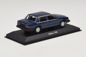 Volvo 740 Dark Blue Metallic Maxichamps 1:43 940171701 Kov – obrázok 2 z 5