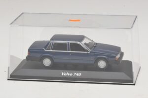 Volvo 740 Dark Blue Metallic Maxichamps 1:43 940171701 Kov – obrázok 4 z 5