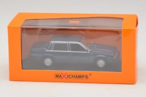 Volvo 740 Dark Blue Metallic Maxichamps 1:43 940171701 Kov – obrázok 5 z 5