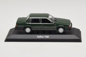 Volvo 740 Tmavozelený Maxichamps 1:43 940171700 Diecast