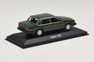 Volvo 740 Tmavozelený Maxichamps 1:43 940171700 Kov – obrázok 2 z 5