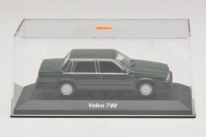 Volvo 740 Tmavozelený Maxichamps 1:43 940171700 Kov – obrázok 4 z 5